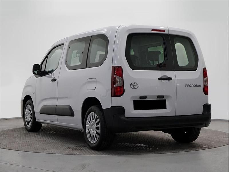 Usado Toyota Proace Verso City 102 CV (75 kW) 2024 Blanco polar Monovolumen