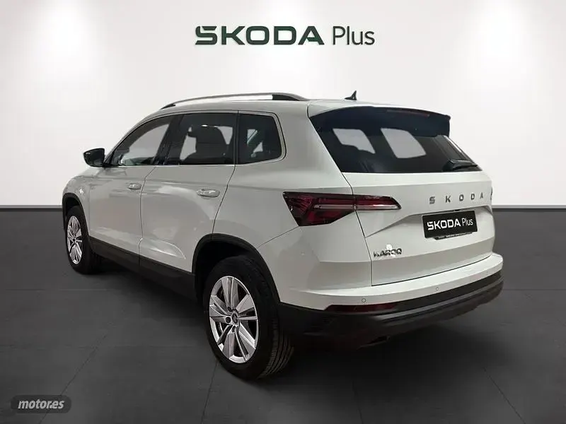 Usado Skoda Karoq Selection 150 CV (110 kW) 2025 Blanco SUV