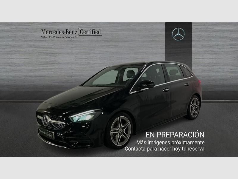 Negro Usado 2022 Mercedes B180 Monovolumen | 27.990 € (Precio justo) - Imagen 1/4
