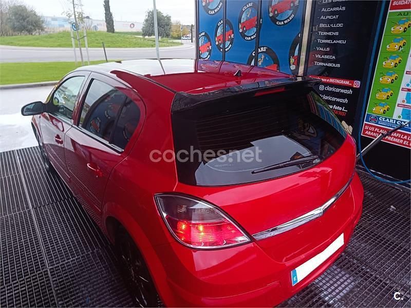 Usado Opel Astra Enjoy 120 CV (88 kW) 2008 Rojo Berlina