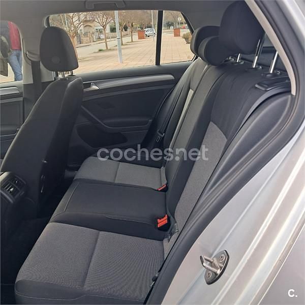 Usado VW Golf VII 110 CV (80 kW) 2017 Gris / plata Berlina
