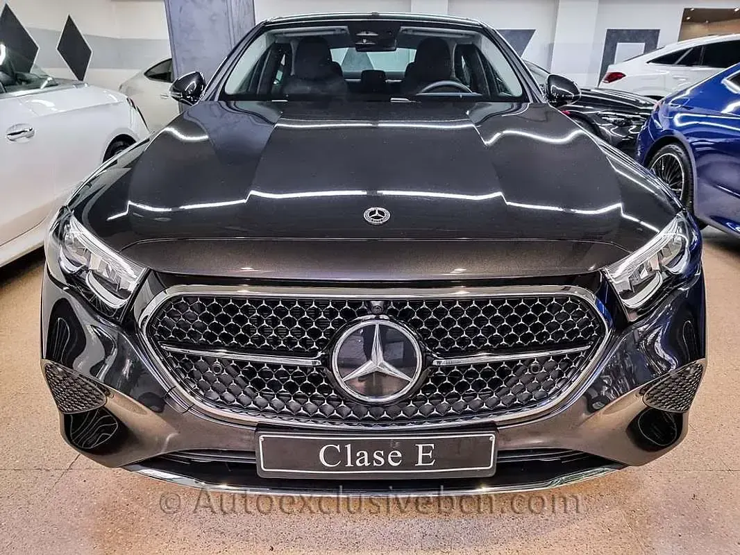 Usado Mercedes E300 313 CV (230 kW) 2025 Gris Berlina