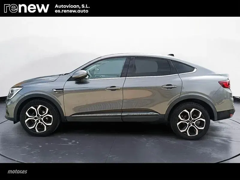Usado Renault Arkana Techno 140 CV (102 kW) 2023 Gris / plateado SUV