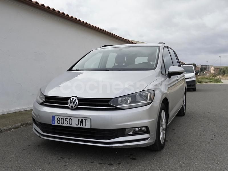 Usado VW Touran Advance 115 CV (84 kW) 2017 Blanco Monovolumen