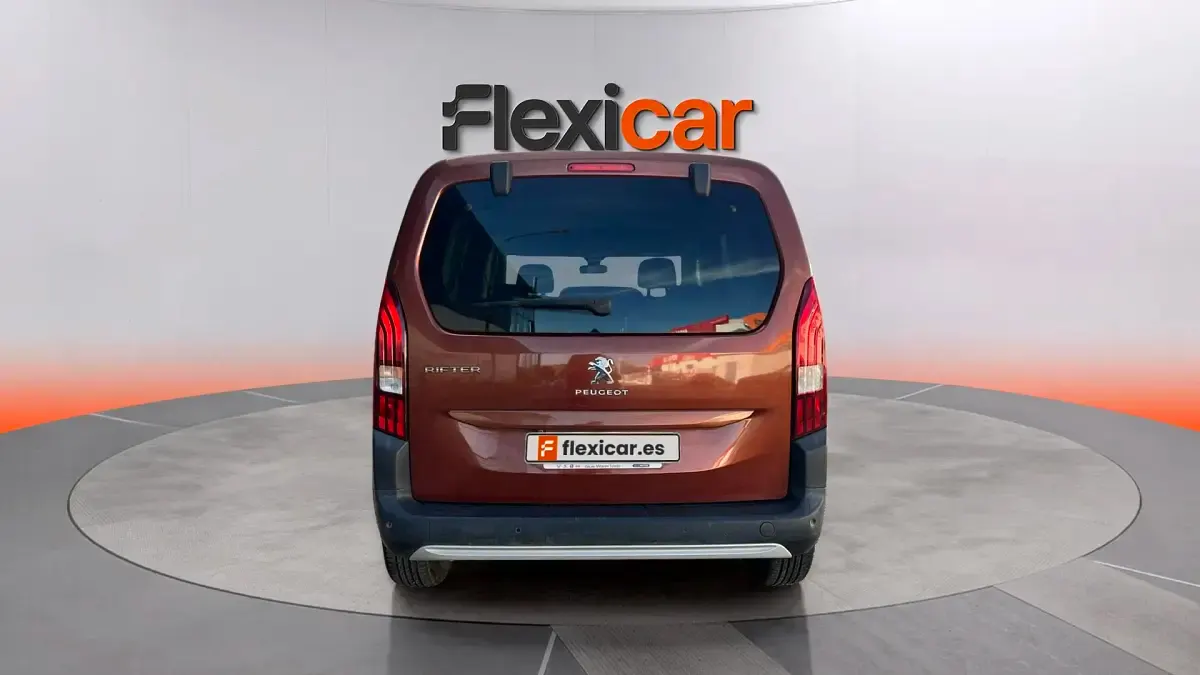 Usado Peugeot Rifter Allure 100 CV (73 kW) 2019 Naranja Monovolumen