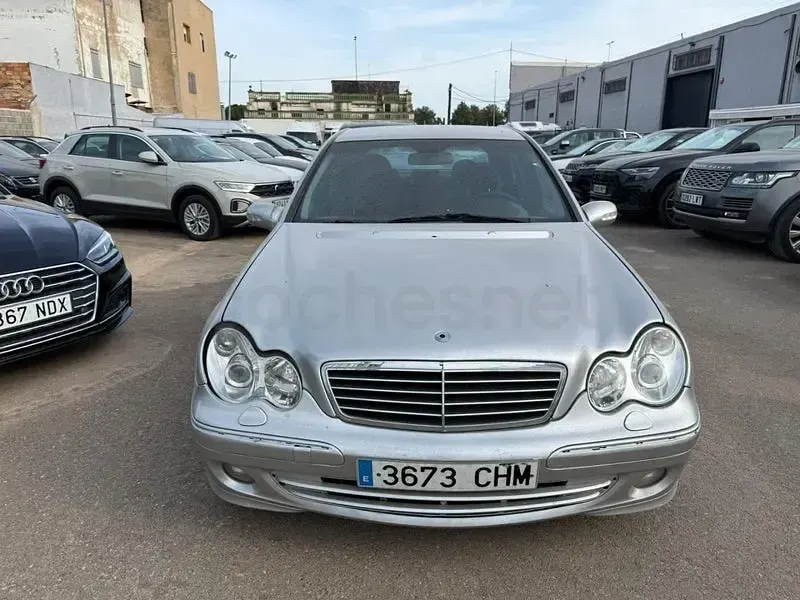 Usado Mercedes C220 Elegance 143 CV (105 kW) 2003 Gris / plata Berlina