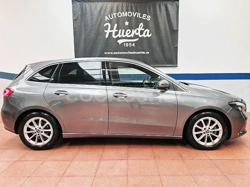 Usado Mercedes B180 116 CV (85 kW) 2020 Gris / plata Utilitario