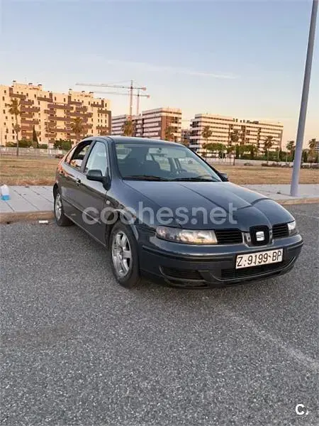 Usado Seat Leon 110 CV (80 kW) 2000 Negro Utilitario