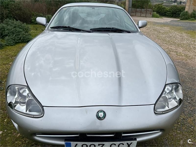 Usado Jaguar XK8 290 CV (213 kW) 2002 Gris / plata Coupe