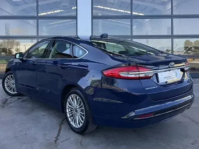 Usado Ford Mondeo Titanium 187 CV (137 kW) 2021 Azul Berlina