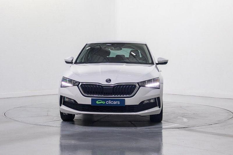 Usado Skoda Scala Selection 116 CV (85 kW) 2023 Blanco Utilitario