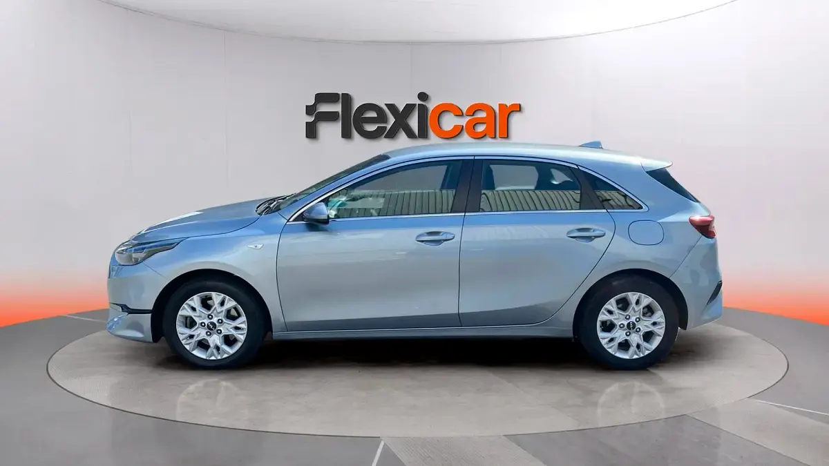 Usado Kia Ceed 136 CV (100 kW) 2023 Gris Utilitario