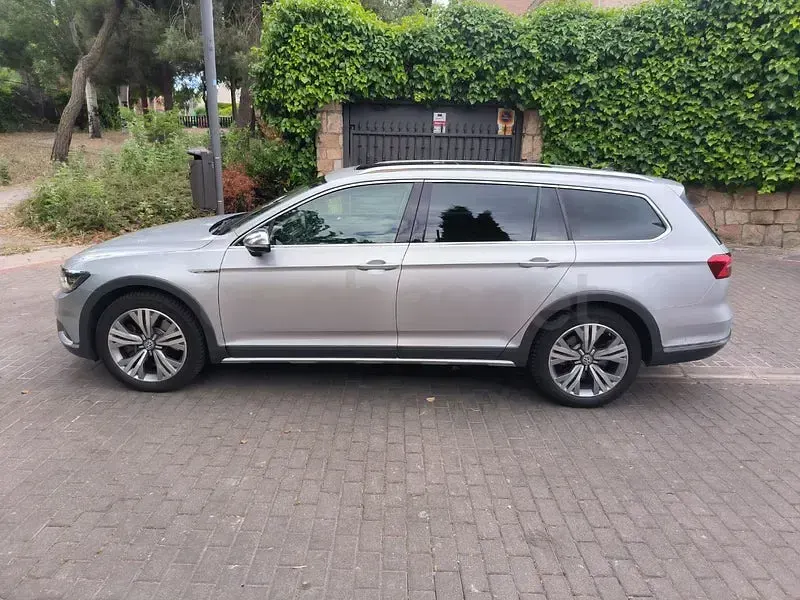 Usado VW Passat Alltrack 240 CV (176 kW) 2016 Gris / plata Familiar