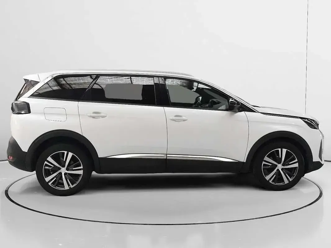 Usado Peugeot 5008 Allure 131 CV (96 kW) 2024 Blanco SUV