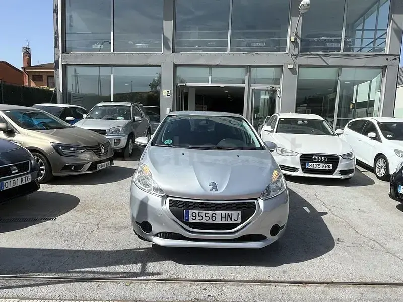 Usado Peugeot 208 Access 68 CV (50 kW) 2013 Gris / plata Utilitario
