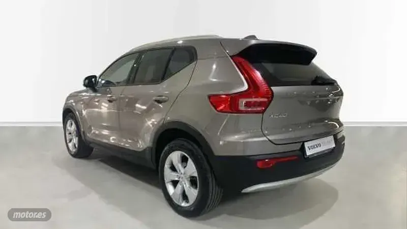 Usado Volvo XC40 Momentum 129 CV (94 kW) 2020 Gris SUV