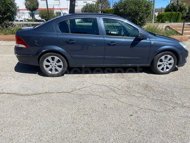 Usado Opel Astra Enjoy 100 CV (73 kW) 2008 Gris / plata Berlina