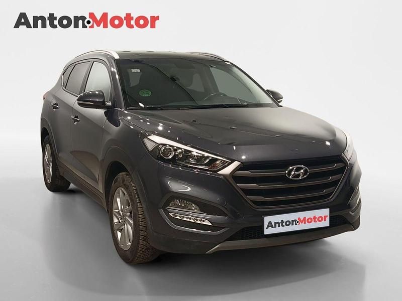 Usado Hyundai Tucson 131 CV (96 kW) 2017 Gris / plata SUV