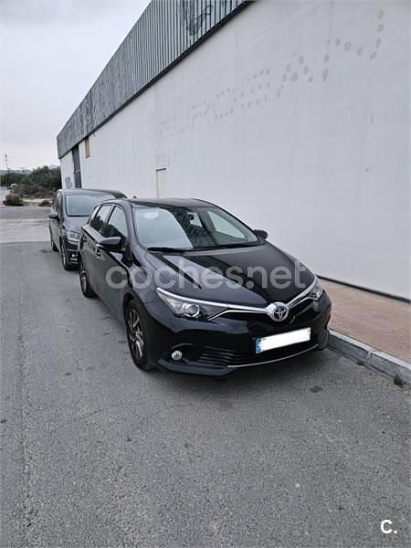 Usado Toyota Auris Active 116 CV (85 kW) 2016 Negro Berlina