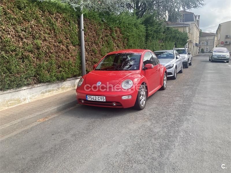 Usado VW New Beetle 100 CV (73 kW) 2004 Rojo Utilitario