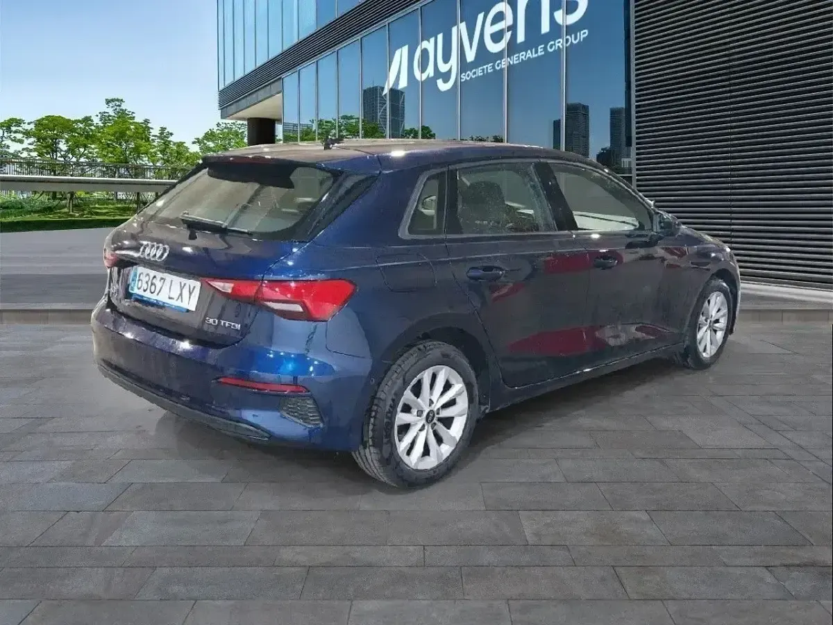 Usado Audi A3 Premium 110 CV (80 kW) 2022 Azul Berlina