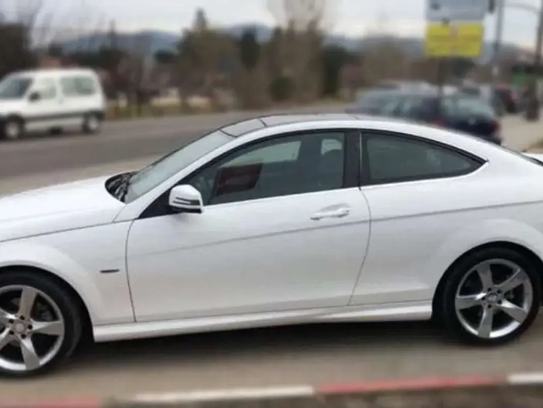 Usado Mercedes C220 170 CV (125 kW) 2015 Blanco Coupe