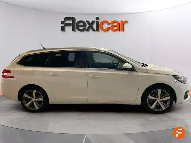 Begagnad Peugeot 308 SW Allure 130 HK (95 kW) 2020 Vit Kombi