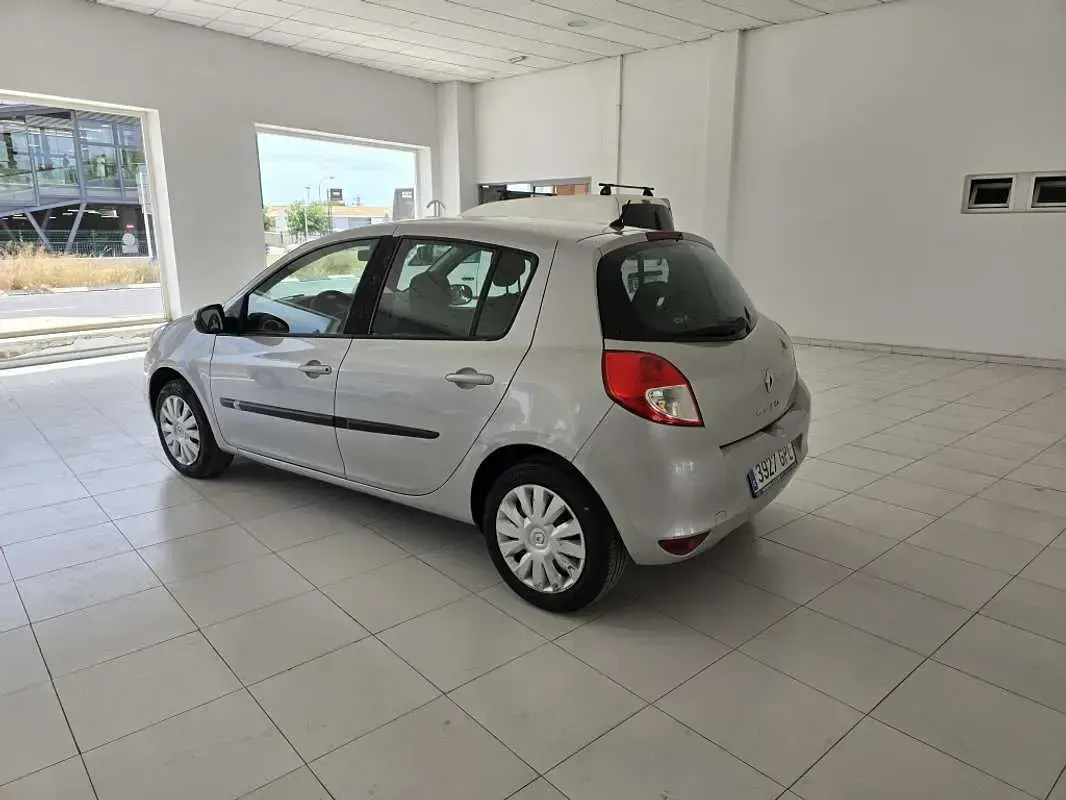 Usado Renault Clio 68 CV (50 kW) 2009 Gris Utilitario