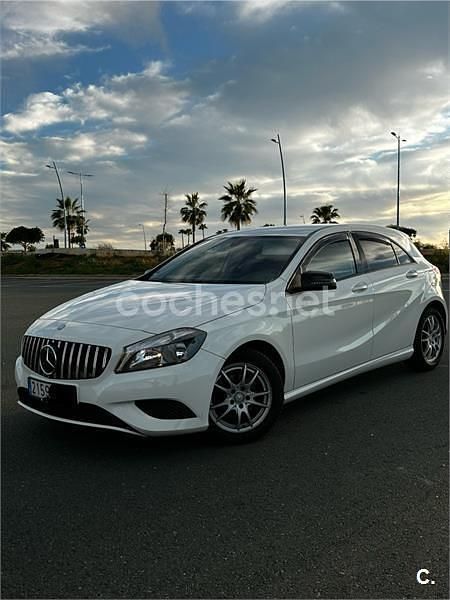Usado Mercedes A180 Urban 122 CV (89 kW) 2014 Blanco Berlina