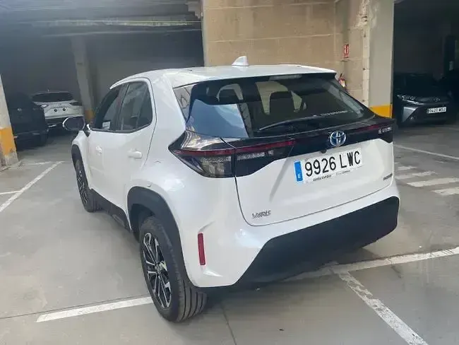 Usado Toyota Yaris Active 115 CV (84 kW) 2022 Blanco Utilitario