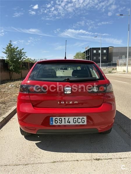 Usado Seat Ibiza Reference 70 CV (51 kW) 2008 Rojo Berlina