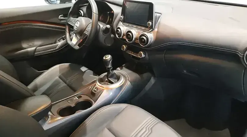 Usado Nissan Juke Tekna 114 CV (83 kW) 2023 Lunar white (metalizado) techo SUV