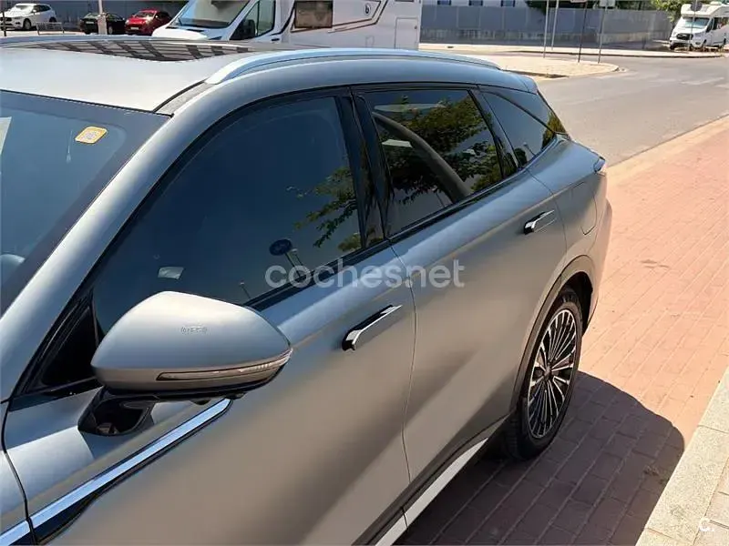 Usado Omoda 9 537 CV (394 kW) 2025 Gris / plata SUV