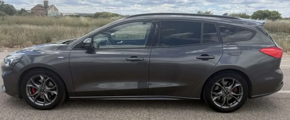 Usado Ford Focus ST-Line 120 HP (88 kW) 2021 Cinzento Carrinha