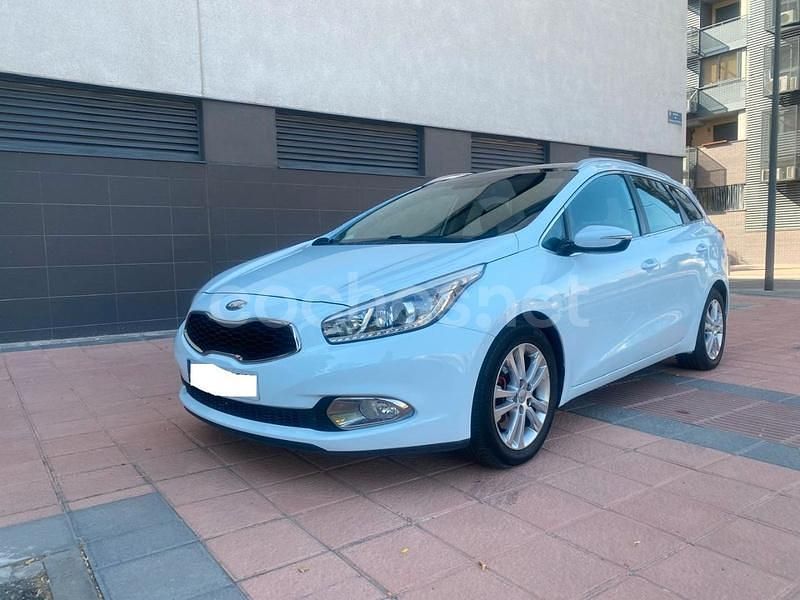 Blanco Usado 2013 Kia Ceed Sportswagon Familiar | 7750 € (Precio justo) - Imagen 1/4