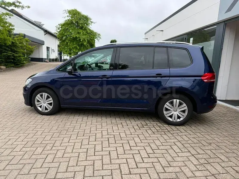 Usado VW Touran Sportline 150 CV (110 kW) 2017 Azul Monovolumen