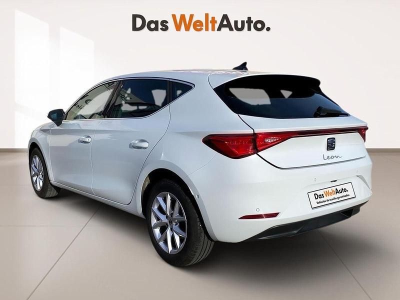 Usado Seat Leon Style 116 CV (85 kW) 2025 Blanco Berlina