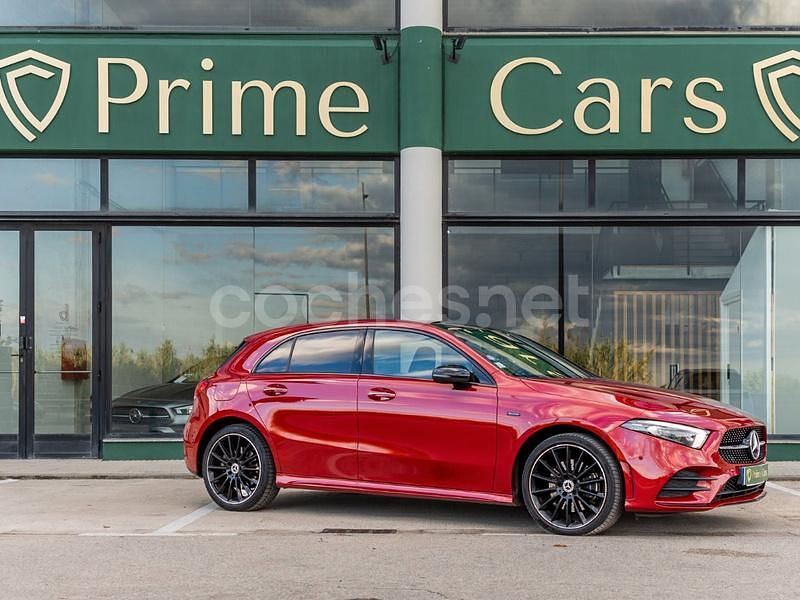 Usado Mercedes A250 218 CV (160 kW) 2022 Granate Berlina