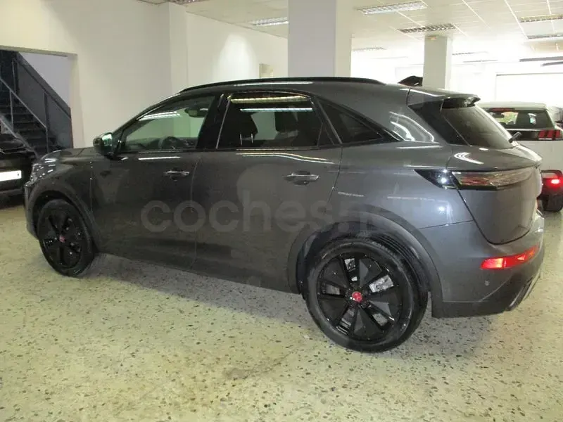 Usado DS Automobiles DS7 Crossback 130 CV (95 kW) 2024 Gris / plata SUV