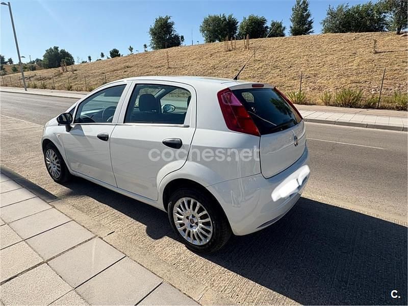 Usado Fiat Punto Easy 75 CV (55 kW) 2011 Blanco Utilitario