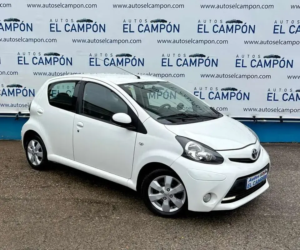 Usado Toyota Aygo City 68 CV (50 kW) 2014 Blanco Utilitario