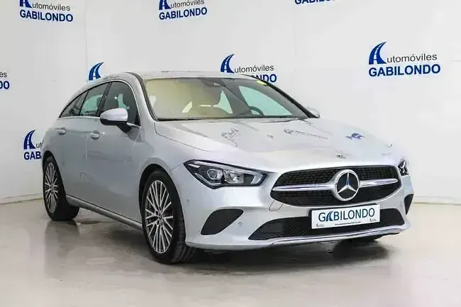 Usado Mercedes CLA180 Shooting Brake 116 CV (85 kW) 2021 Gris Familiar