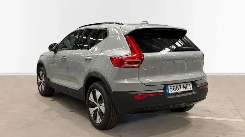 Usado Volvo XC40 Plus 163 CV (119 kW) 2025 Gris / plata SUV