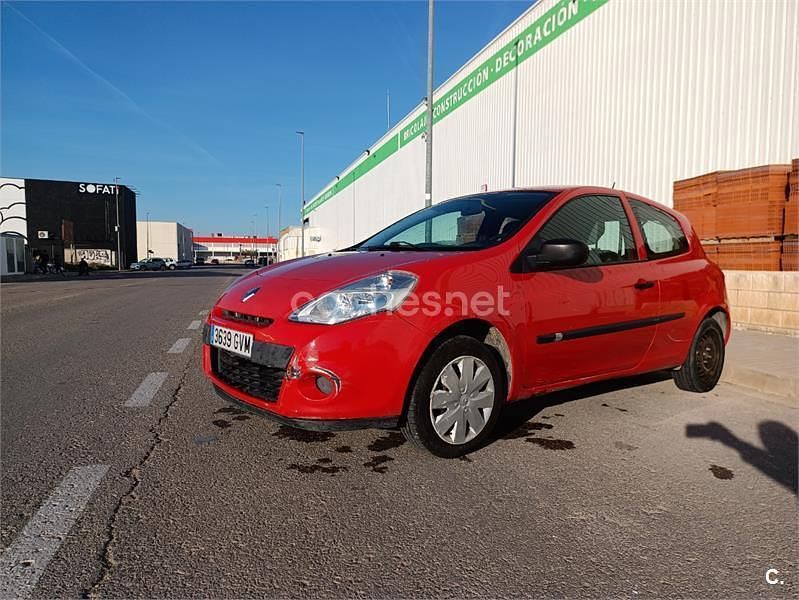 Usado Renault Clio II Exception 75 CV (55 kW) 2010 Rojo Berlina