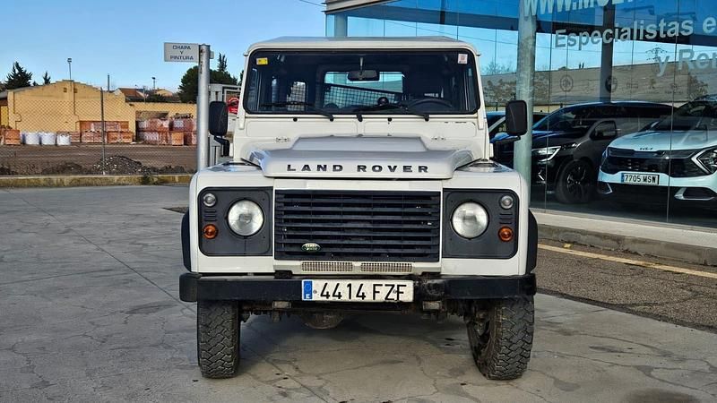 Usado Land Rover Defender 122 CV (89 kW) 2008 Blanco Familiar