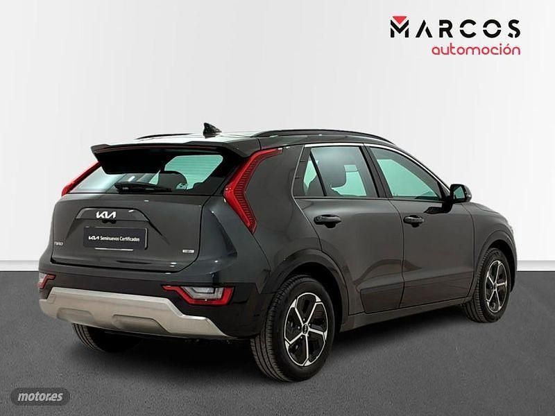 Usado Kia Niro 129 CV (94 kW) 2024 Gris / plata SUV