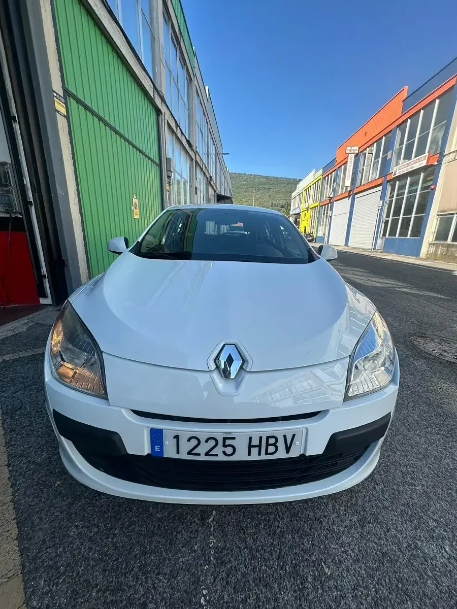 Usado Renault Mégane Authentique 90 CV (66 kW) 2011 Blanco