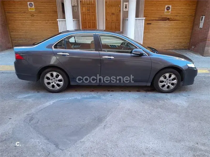Usado Honda Accord Executive 140 CV (102 kW) 2007 Marrón Berlina