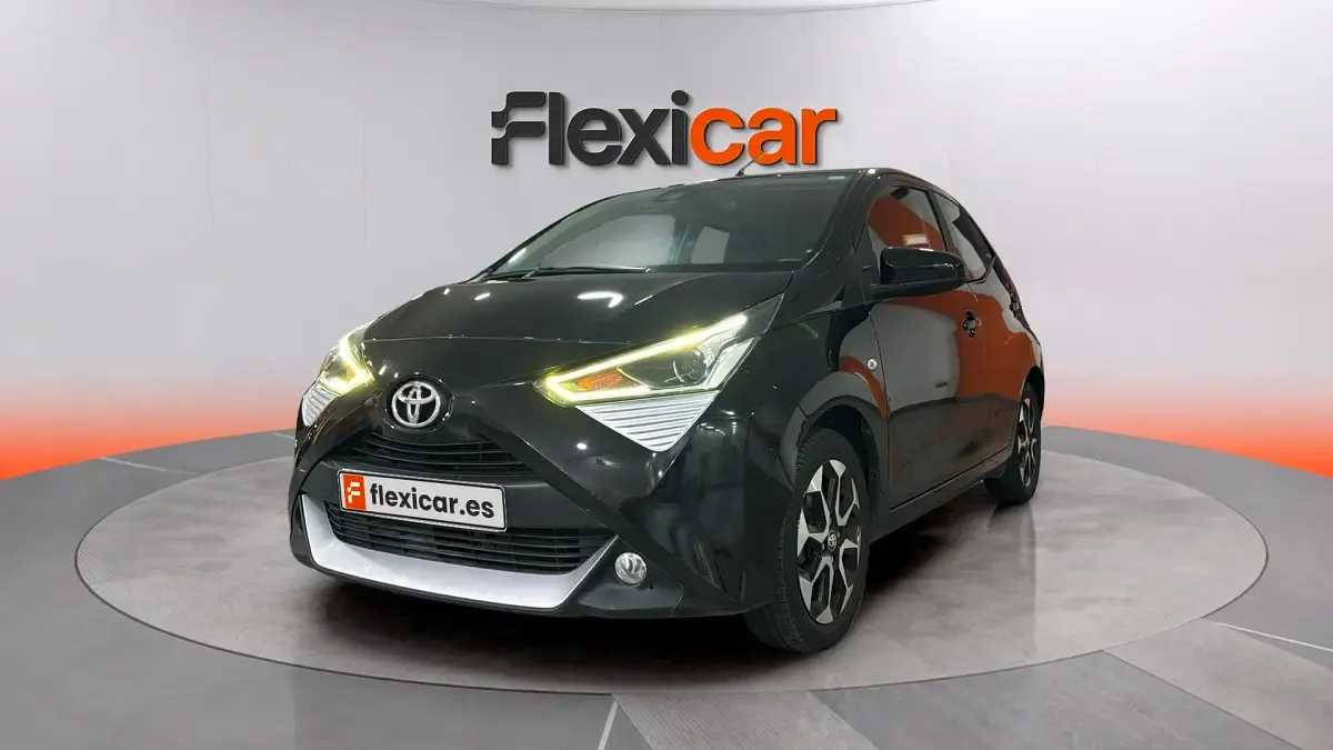 Usado Toyota Aygo X-play 72 CV (52 kW) 2020 Negro Utilitario