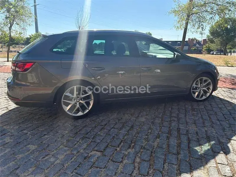 Usado Seat Leon ST FR 150 CV (110 kW) 2017 Gris / plata Familiar